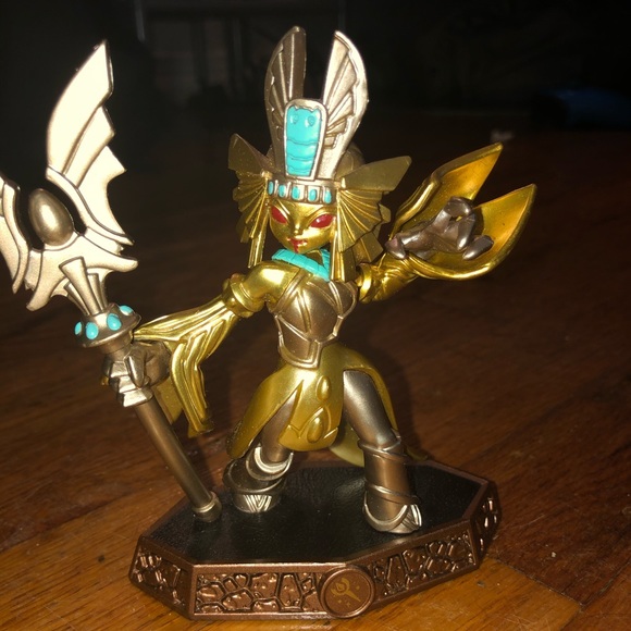 Golden Queen Skylander - Picture 1 of 1